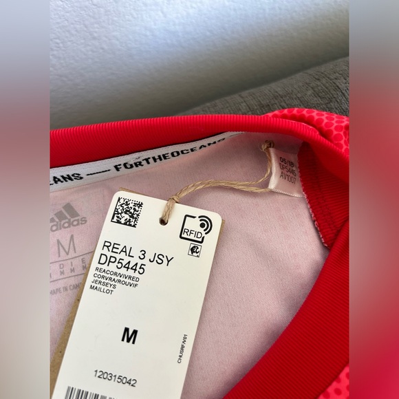 Adidas Authentic Real Madrid CF 2018 Spain Soccer DP5445 Red Jersey Men’s Sz M - Picture 6 of 6